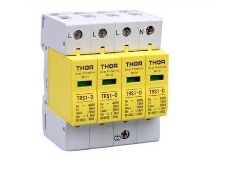 Lightning surge protection device